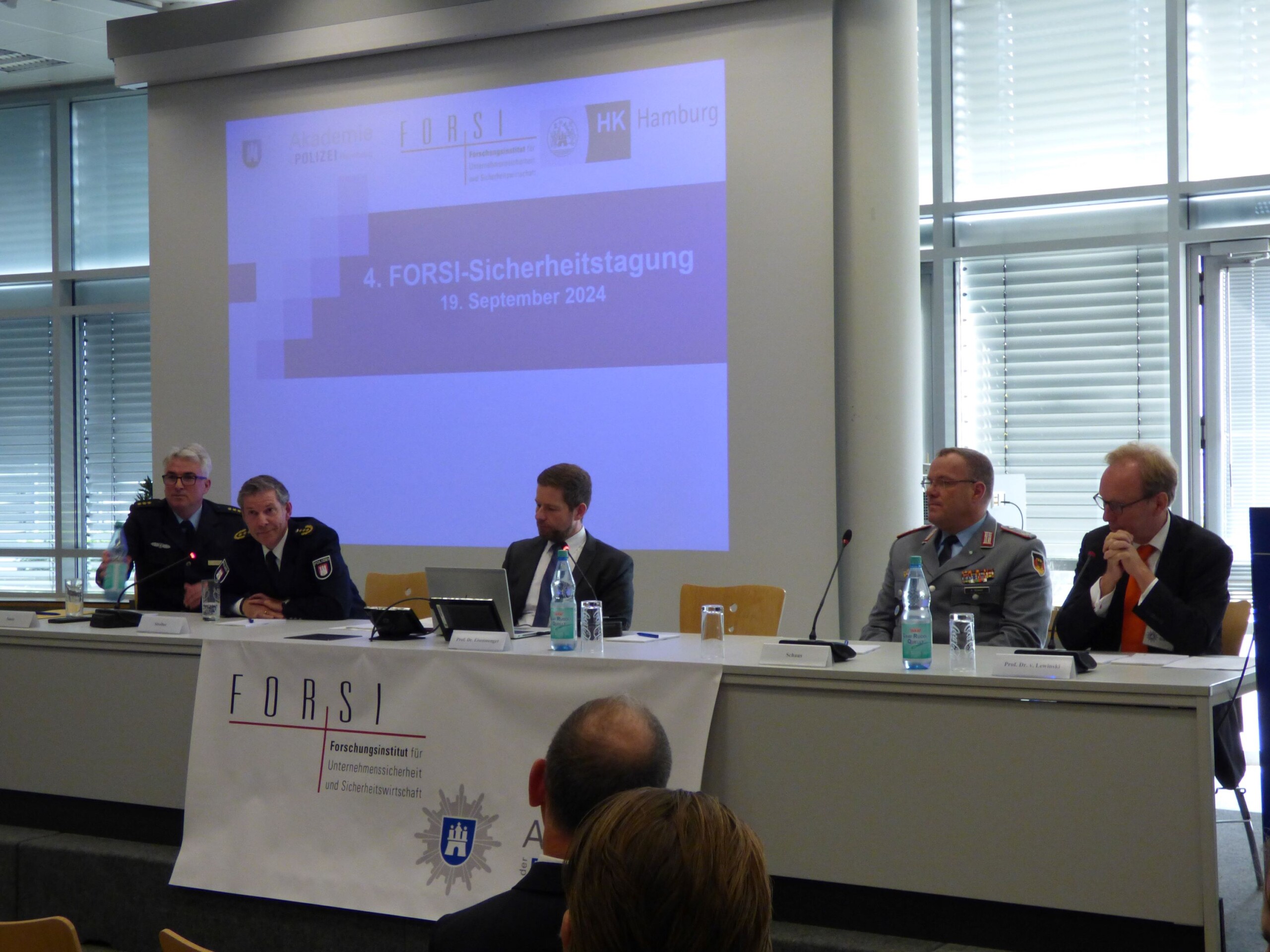 Was kommt auf Staat und Wirtschaft im Spannungsfall und in anderen Fällen des äußeren (und inneren, Anm.) Notstands zu?